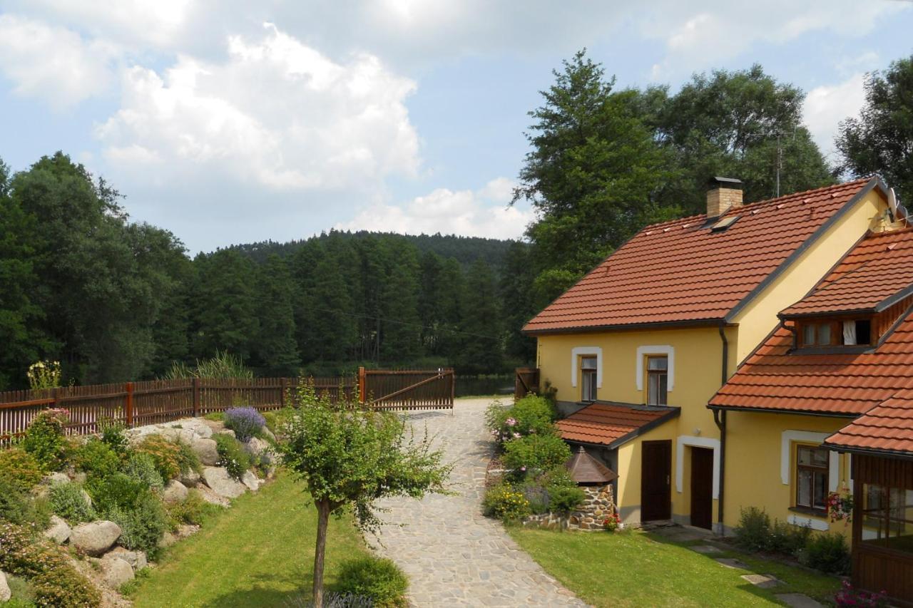 Mlyn Kamenice Klucenice Exterior photo