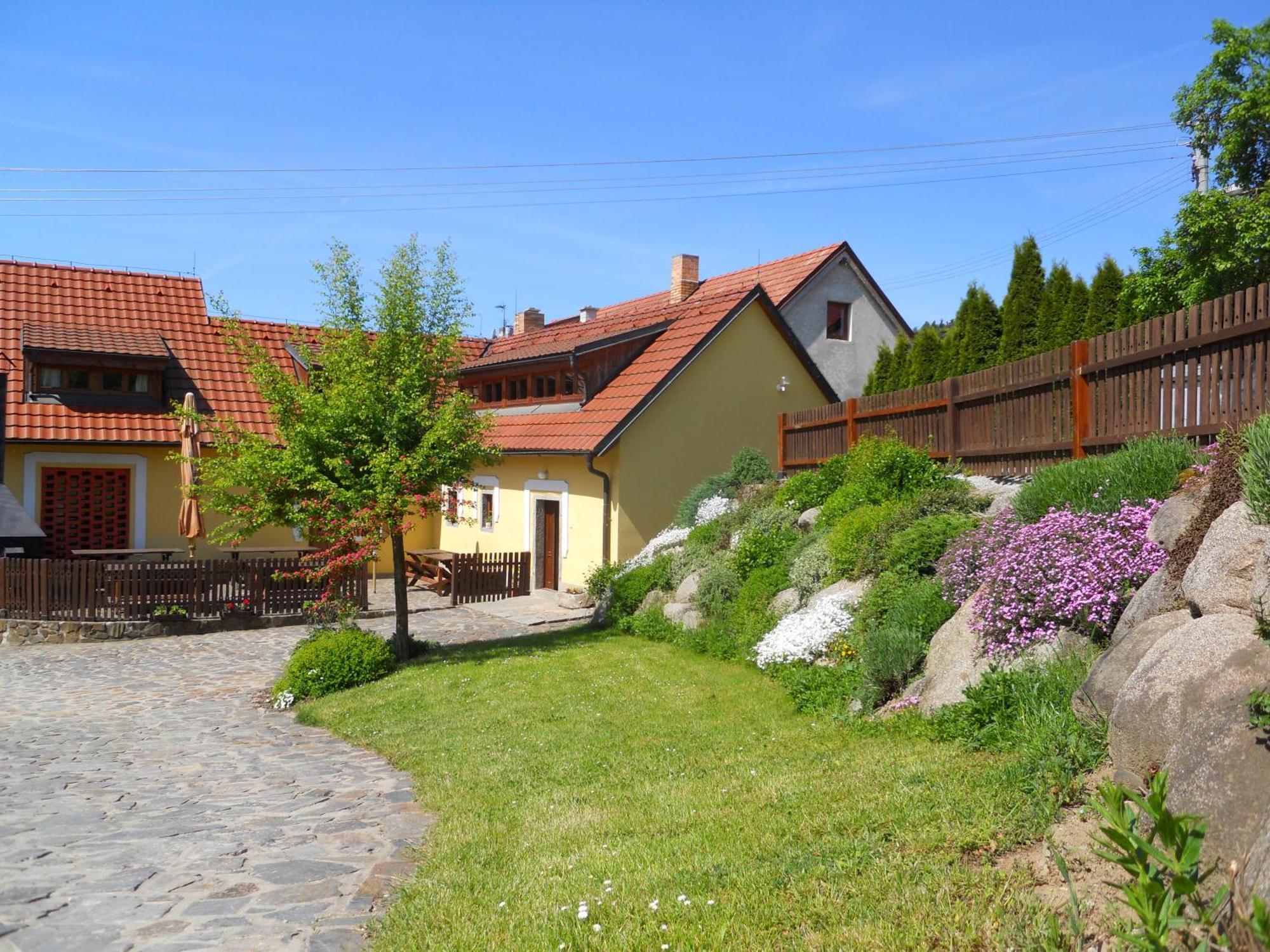 Mlyn Kamenice Klucenice Exterior photo